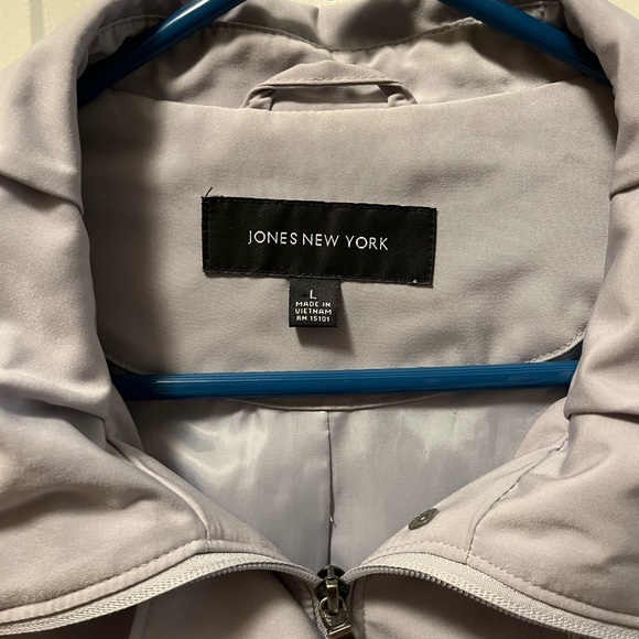 Jones New York rain jacket, Size Large - Picture 6 of 7